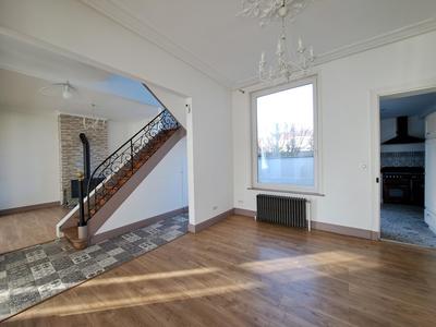 Maison - 230 m² - 7 pièces