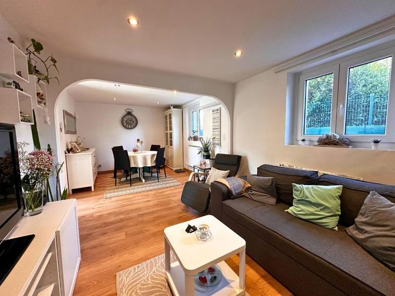 Maison - 240 m² - 8 pièces