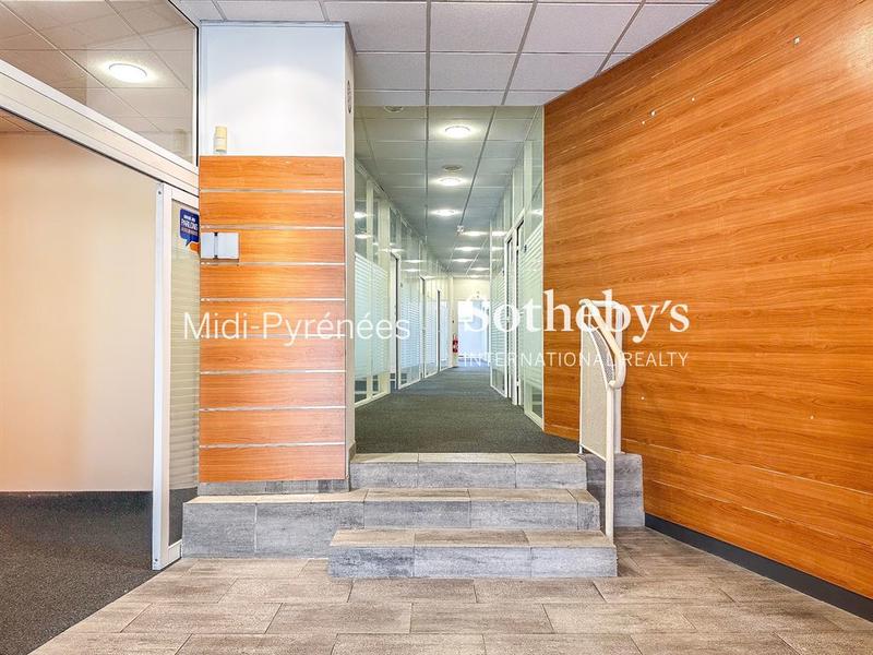 Local d'activités - 317 m²