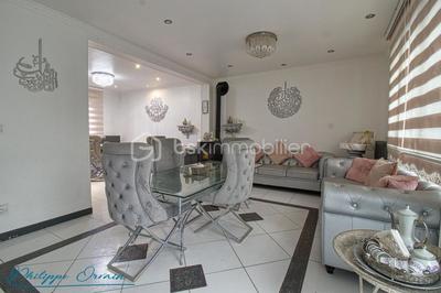 Maison - 250 m² - 11 pièces