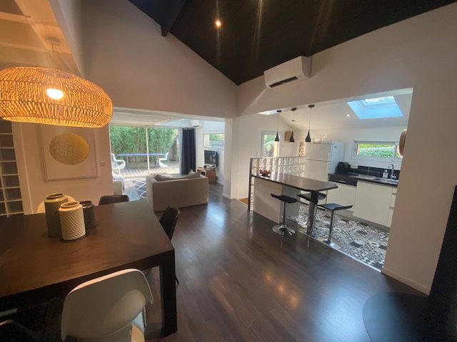 Maison - 221 m² - 9 pièces