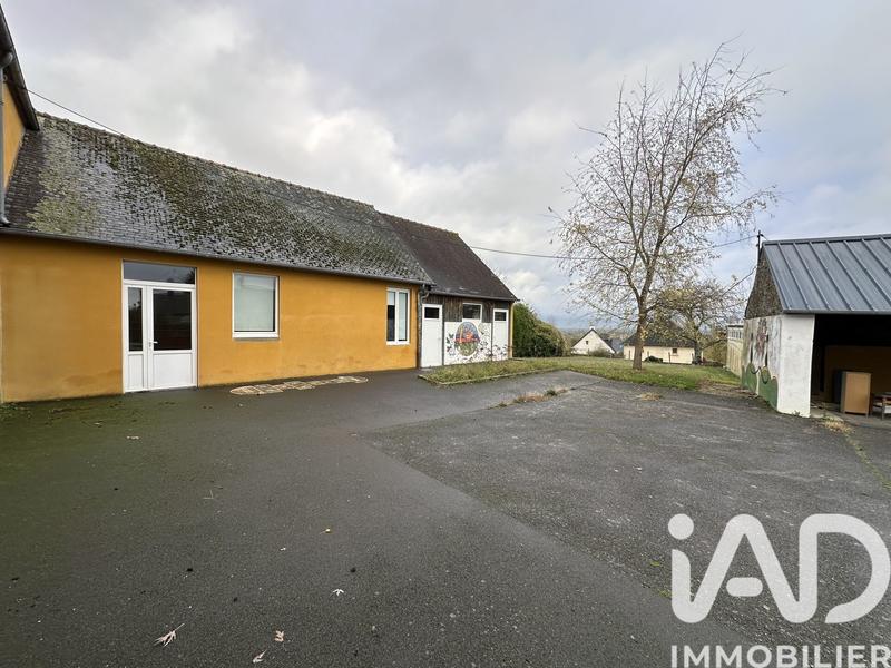 Maison de village - 680 m² - 10 pièces