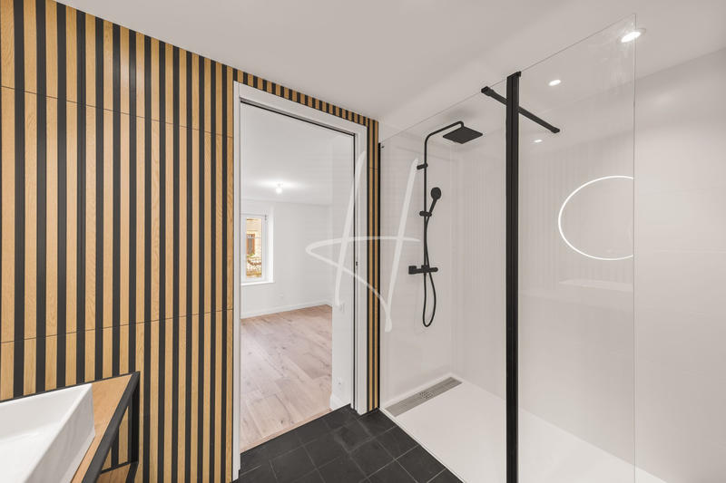 Appartement - 96 m² - 5 pièces