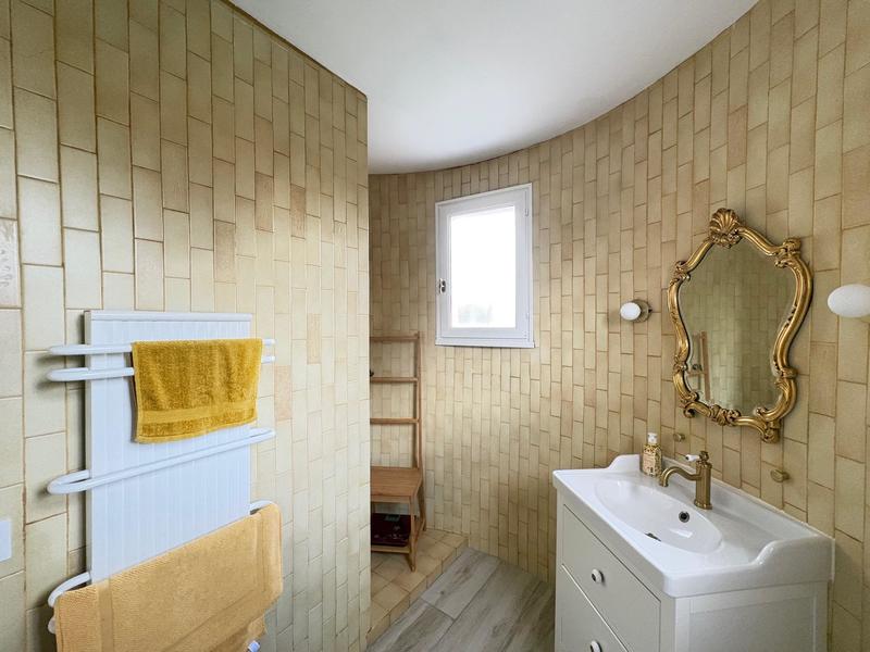 Demeure - 220 m² - 5 pièces