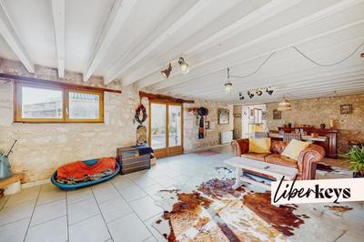 Corps de ferme - 201 m² - 6 pièces