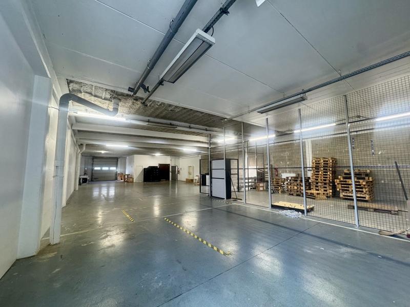 Entrepôt - 807 m²