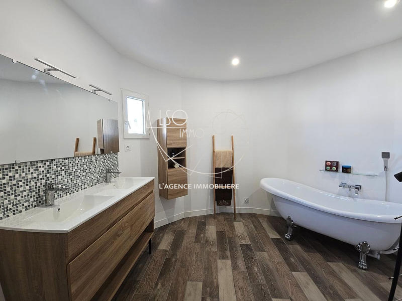 Maison - 244 m² - 7 pièces