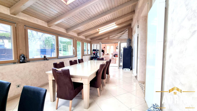 Maison - 225 m² - 8 pièces