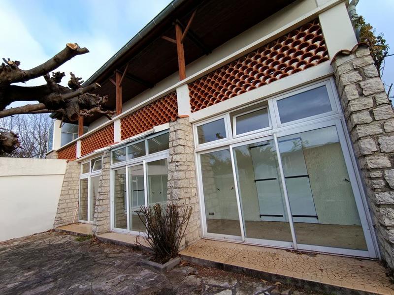 Maison - 270 m² - 8 pièces