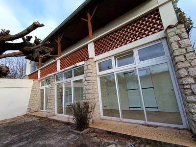 Maison - 270 m² - 8 pièces