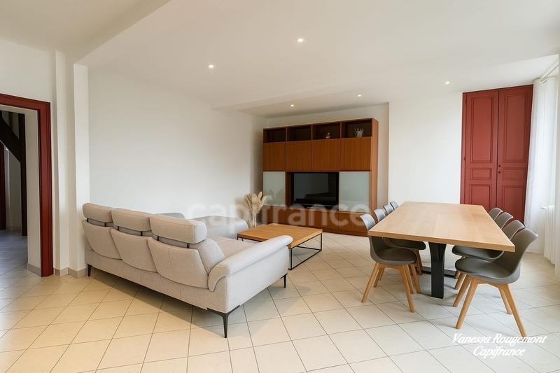 Maison - 225 m² - 8 pièces