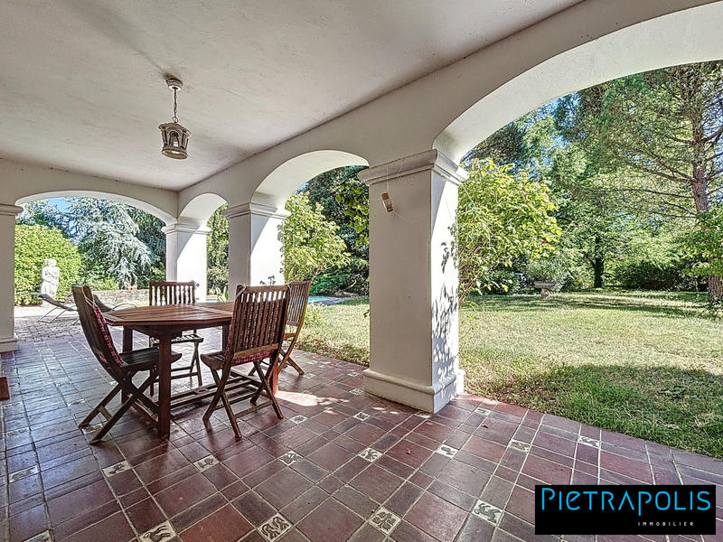 Maison - 278 m² - 9 pièces