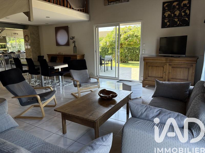 Maison - 196 m² - 6 pièces