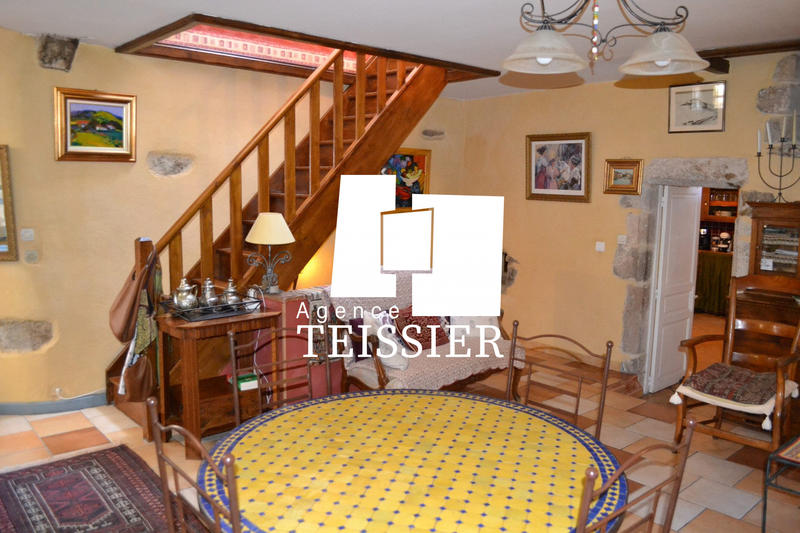 Maison - 104 m² - 6 pièces