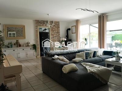 Maison - 224 m² - 7 pièces