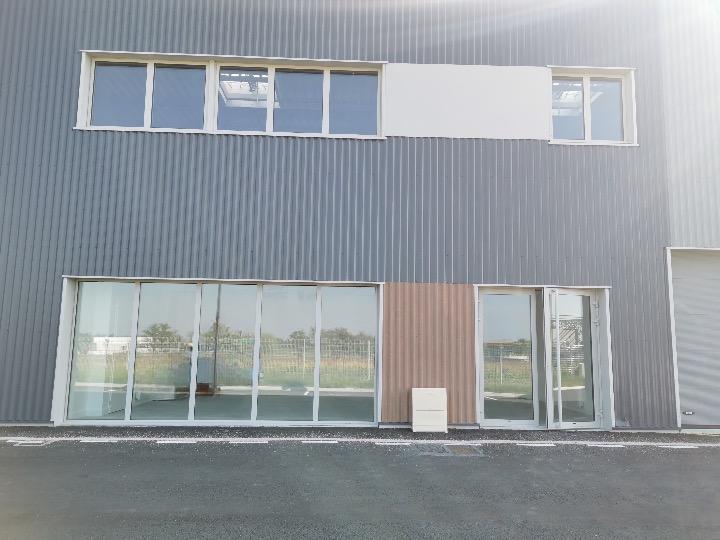 Local d'activités - 301 m²