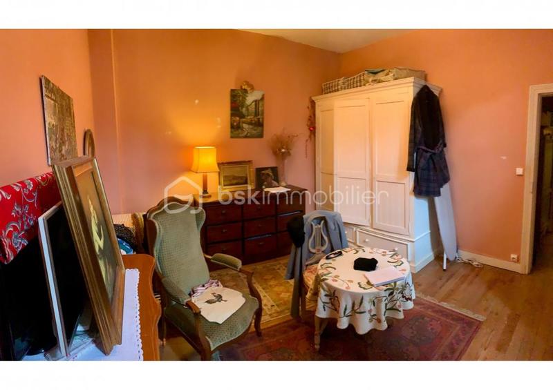 Maison - 636 m² - 7 pièces