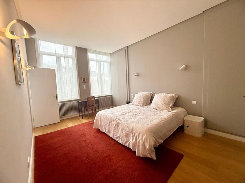 Maison - 240 m² - 8 pièces