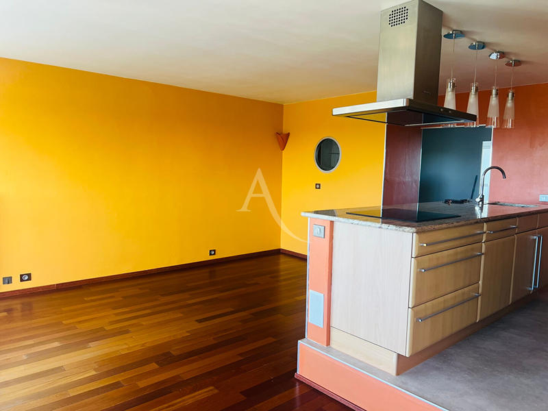 Appartement - 100 m² - 5 pièces