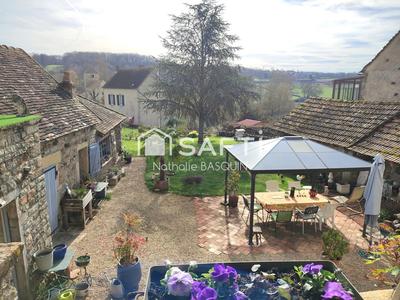 Maison - 200 m² - 7 pièces