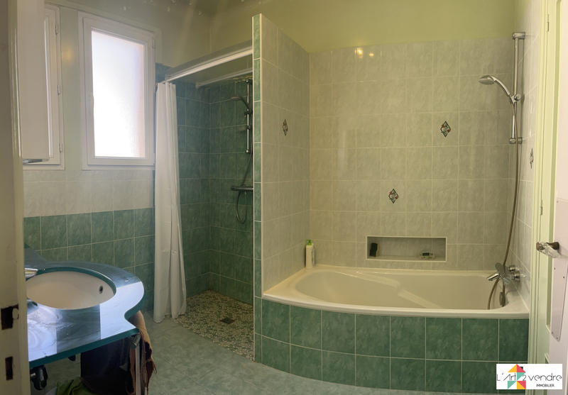 Maison - 249 m² - 9 pièces