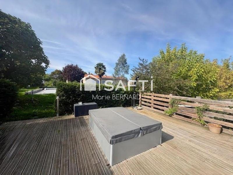 Maison - 251 m² - 9 pièces