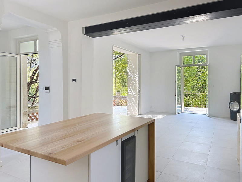 Maison - 207 m² - 8 pièces