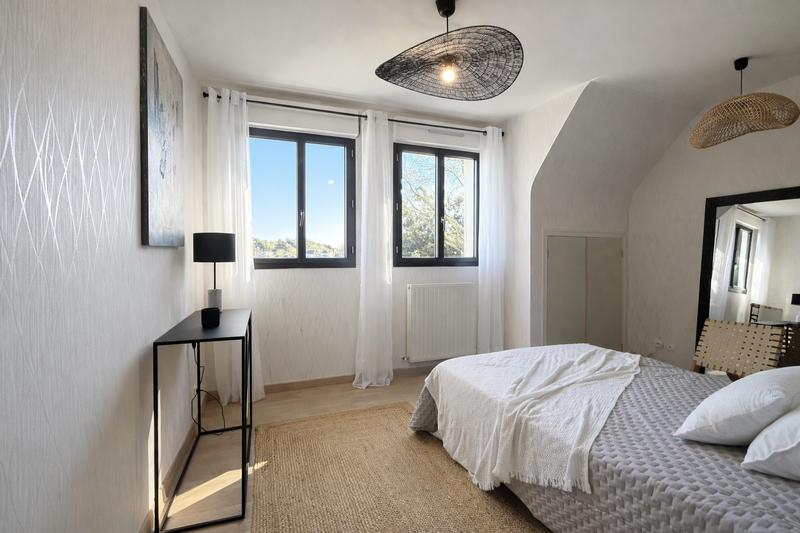 Maison - 210 m² - 7 pièces