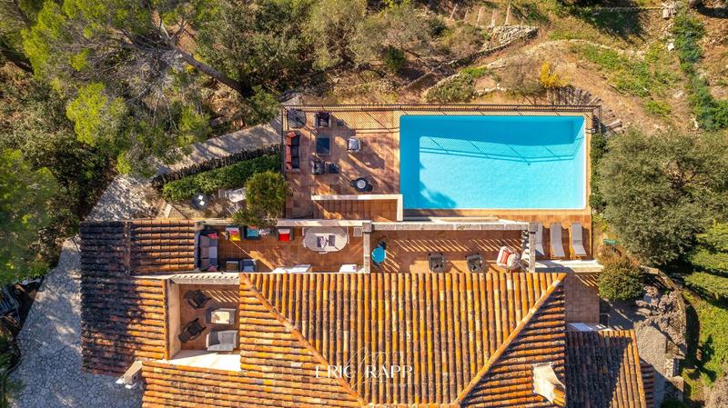 Maison - 222 m² - 7 pièces