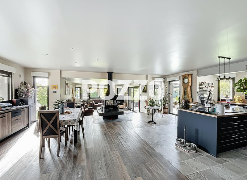 Maison - 215 m² - 6 pièces