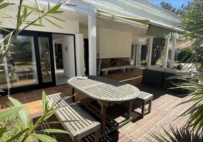 Maison - 265 m² - 9 pièces