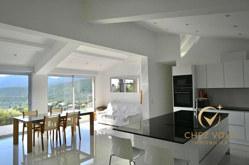 Villa - 200 m² - 7 pièces