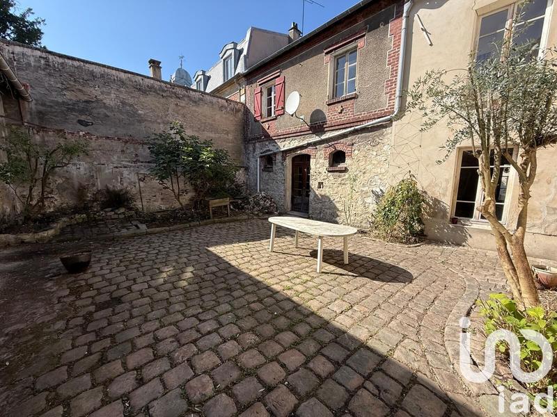 Maison - 202 m² - 9 pièces