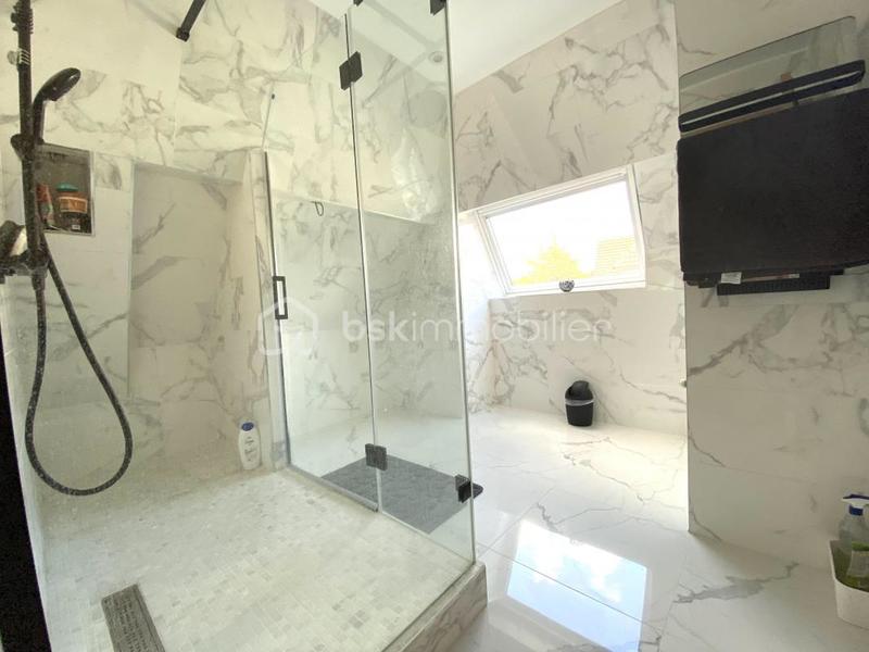 Propriété - 330 m² - 9 pièces