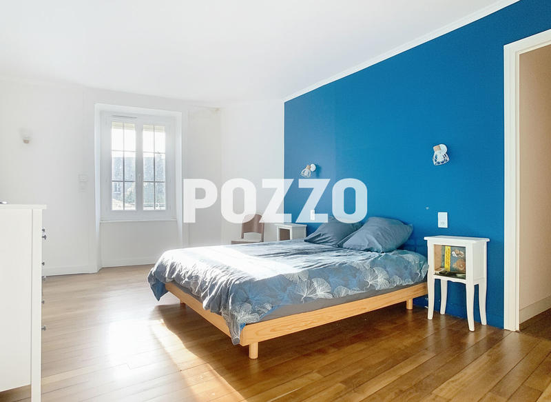 Maison - 215 m² - 12 pièces