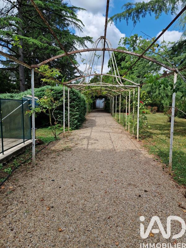 Maison - 270 m² - 16 pièces