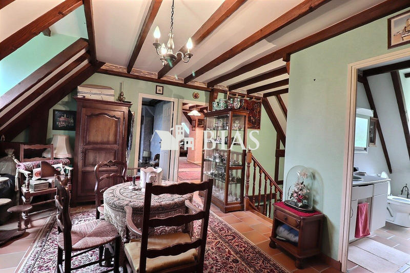 Maison traditionnelle - 180 m² - 7 pièces
