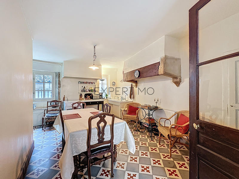 Maison - 255 m² - 8 pièces