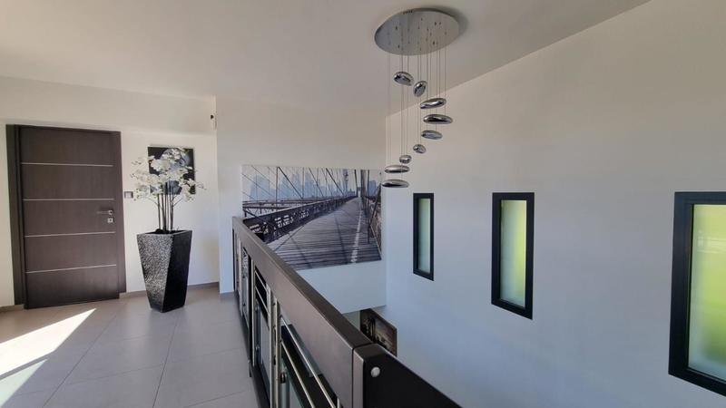 Maison - 239 m² - 4 pièces