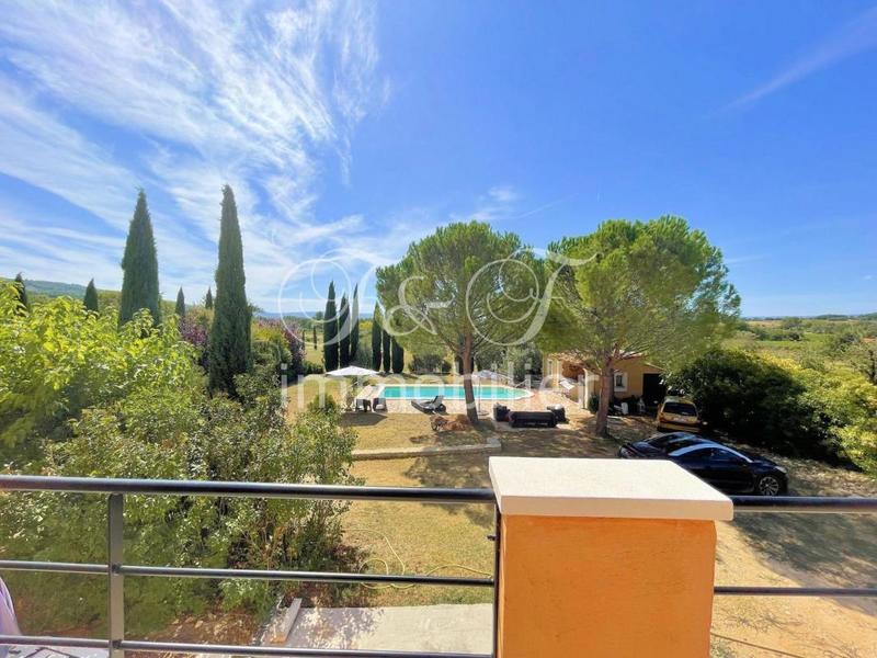 Propriété - 275 m² - 8 pièces