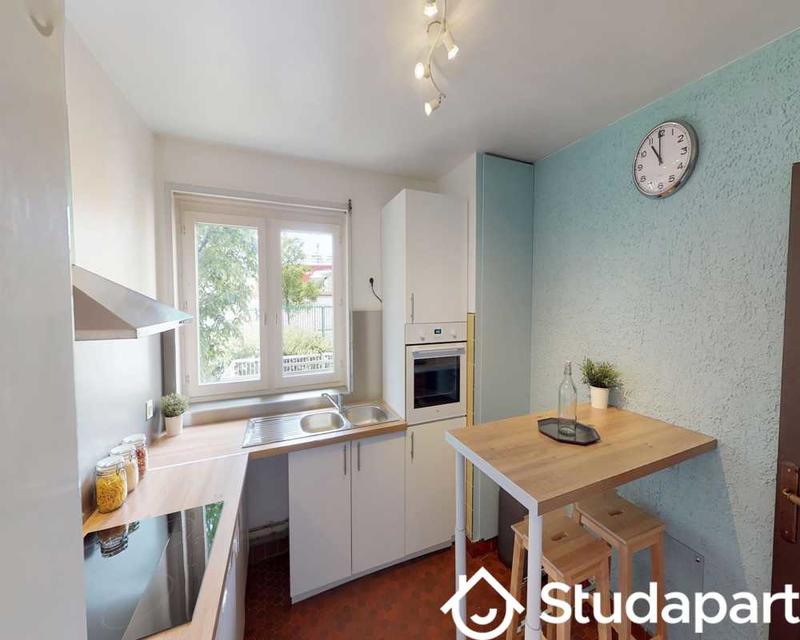 Chambre - 100 m² - 1 pièce