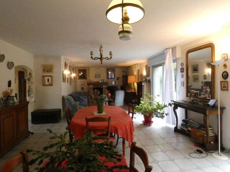 Maison - 180 m² - 7 pièces