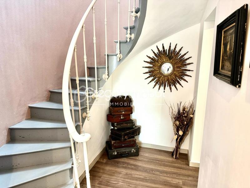 Maison - 301 m² - 11 pièces