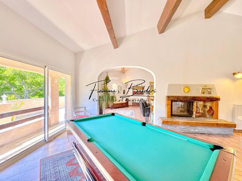 Maison - 269 m² - 7 pièces