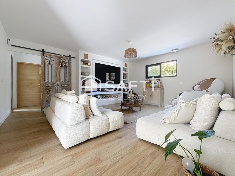 Maison - 212 m² - 8 pièces