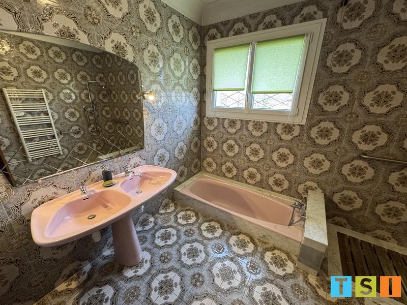 Maison - 217 m² - 7 pièces