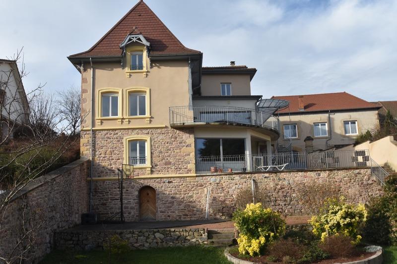 Maison - 270 m² - 9 pièces