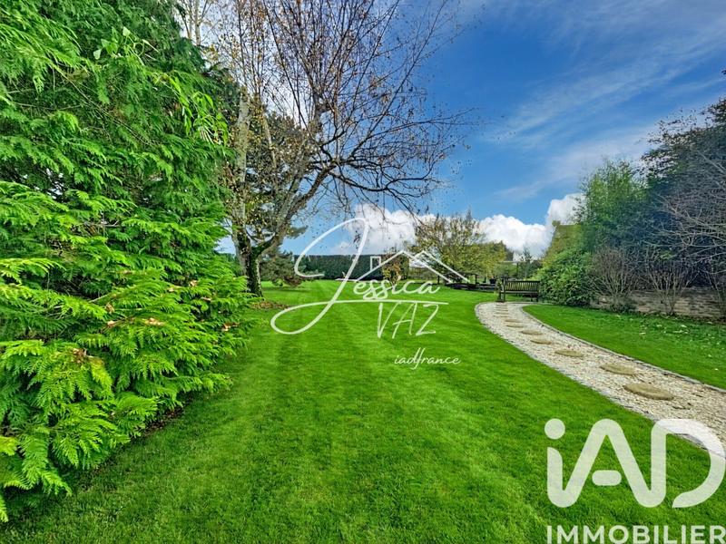 Maison - 260 m² - 10 pièces