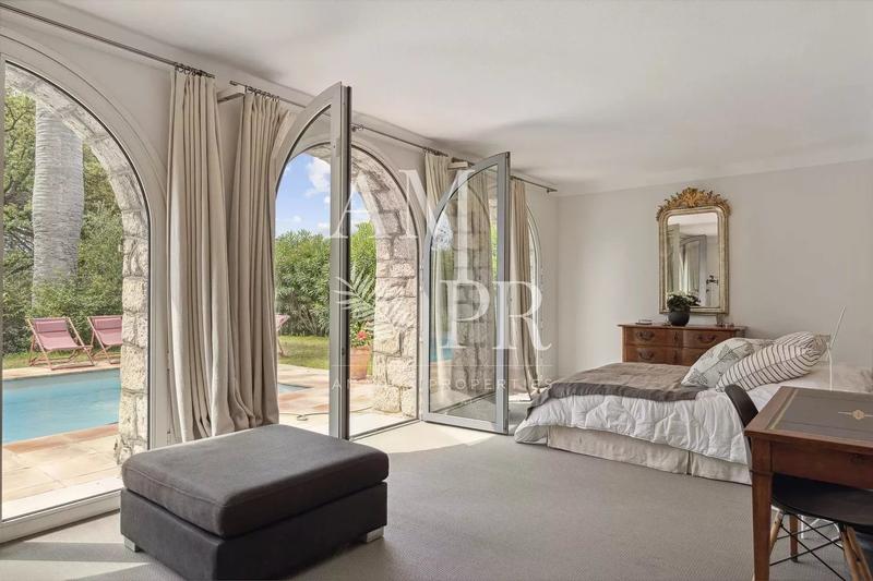 Villa - 492 m² - 15 pièces