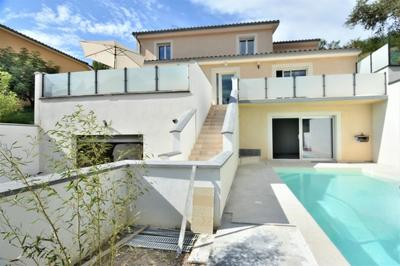 Maison - 201 m² - 6 pièces